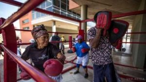 Як виглядають бабусі-боксери у Південній Африці
