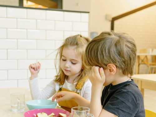 Які 5 помилок в харчуванні дитини шкодять її здоров’ю: думка дієтологів