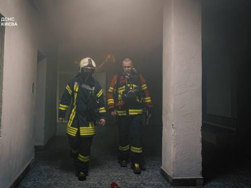 Пожежа в реанімації київської лікарні на вулиці Відпочинку. Знімки та відеоматеріали.