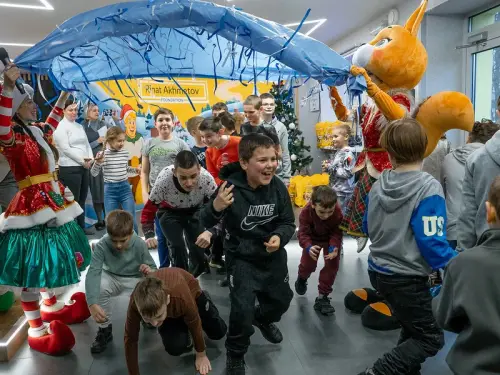 У Дніпрі: підтримка маріупольських дітей-біженців від Фонду Ріната Ахметова.