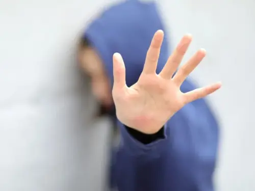 Приковували до ліжка, душили подушкою, завдавали ударів. Лубінець повідомив про жорстоке поводження…