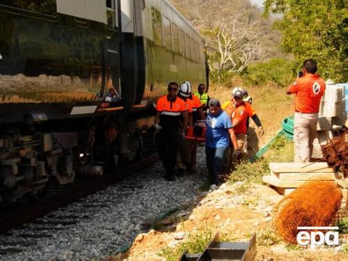 Мексиканська залізниця: аварія потяга, жертви та постраждалі. Фоторепортаж.