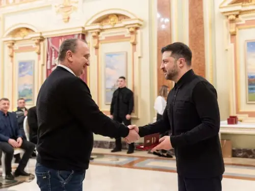 Відзначення Зеленським десяти енергетиків ДТЕК за відновлення електропостачання після атак.