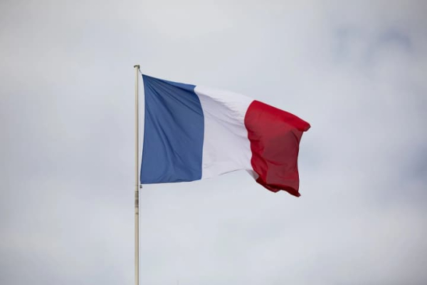 Франція: Заборона “вічним” хімікатам у косметиці й одязі.