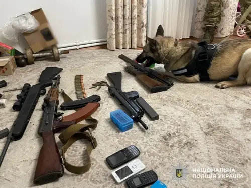 Велика партія захопленої зброї. СБУ та Нацполіція провели міжобласну спецоперацію. Фотографії, відеоматеріали.