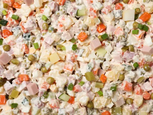 У Полтаві комунальні служби повідомили про засмічення каналізаційних мереж салатом “Олів’є”.