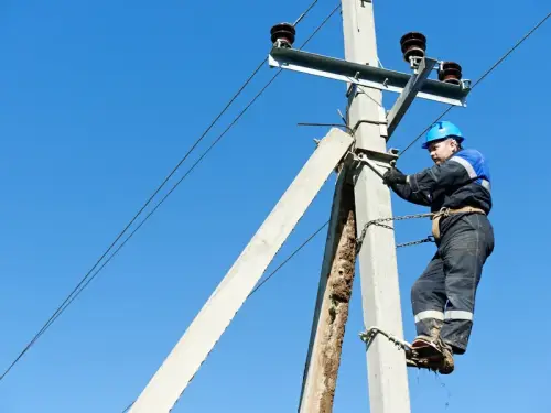 ДТЕК: Електропостачання відновлено для мільйона домогосподарств Дніпропетровщини після російської атаки.