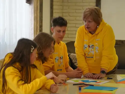 У “Блогер Кемпі”: психологи надають допомогу дітям, що пережили війну.