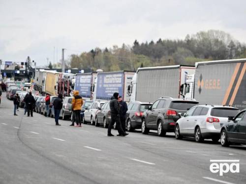 Значні затори на прикордонних пунктах Львівщини та Волині. Прикордонна служба наростила число…