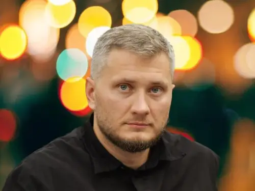 Депутат Київради отримав орден від Зеленського за генератори для столиці, доставлені його фондом.