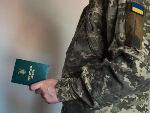 Одеські канали повідомили про пораненого ухилянта з військкомату в Овідіополі. Одеський військкомат дав відповідь.