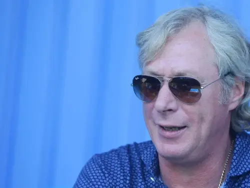 “За шкірки схопив”. Колишній коуч “Динамо” запевнив, що не лупцював…