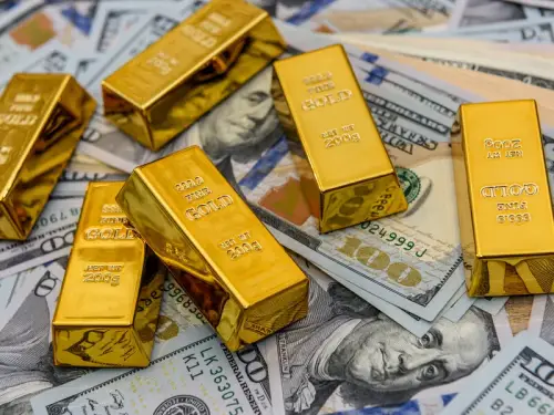 Золото стрімко здешевшало, біткоїн зазнав краху. Виною всьому&hellip;