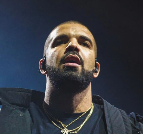 Дрейка звинувачено у застосуванні ботів і відмиванні коштів через віртуальне казино.