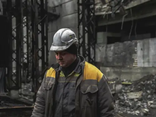 Кабмін оголосив про надбавки для тих, хто відновлює електро- та теплопостачання українцям