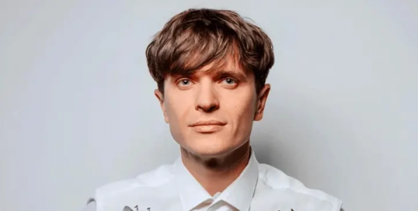 Анатолій висловив невдоволення діями поліції через штраф для його дружини, коли вони їхали попрощатися з полеглим українським воїном.