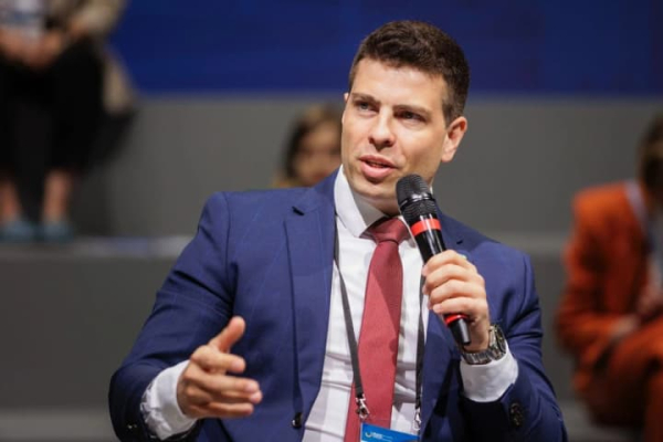 Нацбезпека під загрозою: чому заступник міністра Деркач ігнорує ризики призначення Зелінського очільником Державіації?