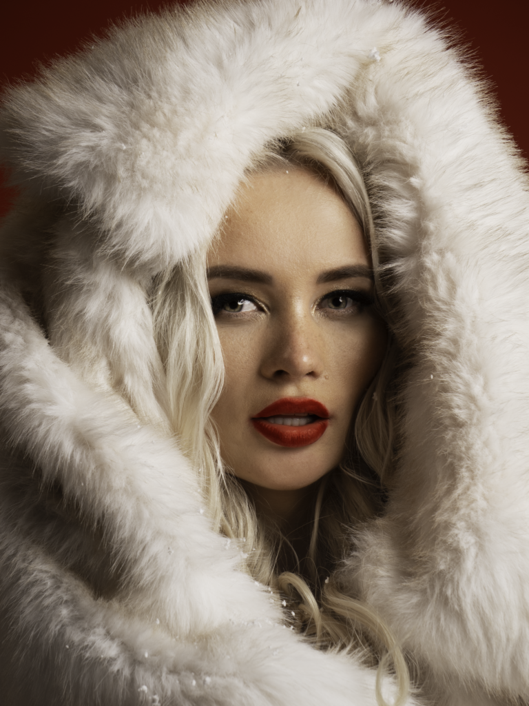 Співачка ANGELA зачарувала новою зимовою фотосесією