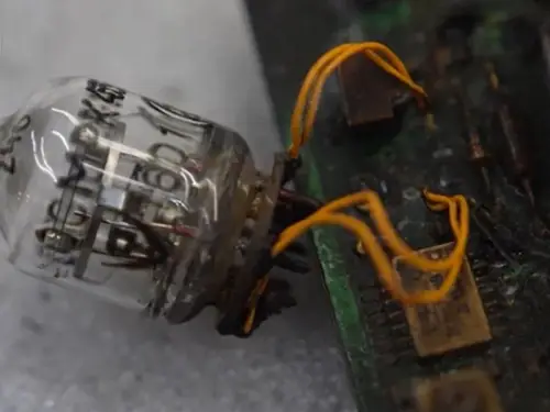 З ним ще Гагарін у космос ходив. “Орєшнік”, котрим вдруге вдарила РФ по Україні, містить застарілі деталі.