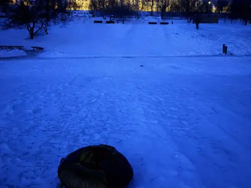 На Харківщині літня жінка, 70 років, померла, спускаючись з гори: повідомляє поліція.