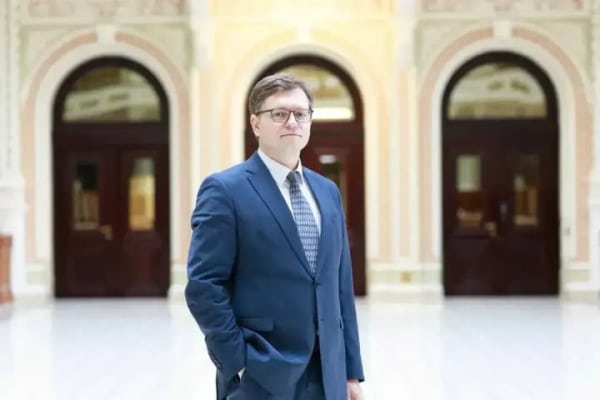 Під Новий рік – майже мільйонна зарплата: розкрито грудневий заробіток головного юрисконсульта Нацбанку.