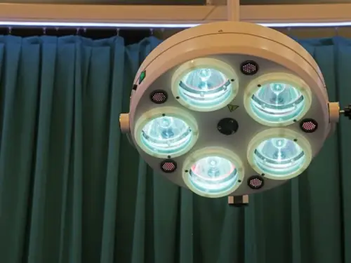 В Івано-Франківську у хлопчика болів живіт. З’ясувалося: проковтнув 17 магнітиків. Світлина