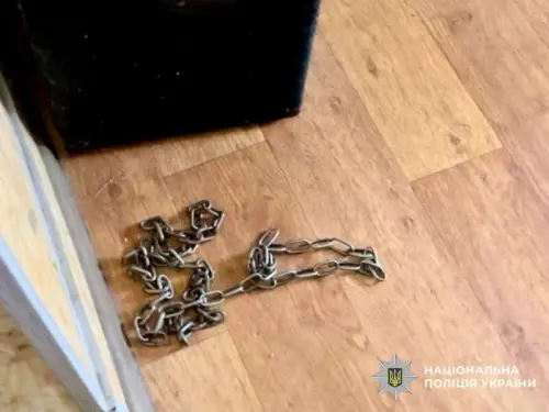 На Київщині: наглядачка та невідома людина знущались із дітей в інтернаті – заявила поліція