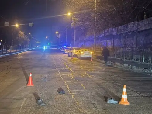 У Запоріжжі пішохід потрапив під дві автівки поспіль. Правоохоронці розшукують очевидців.