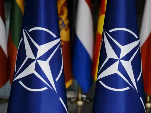 Попередні американські посли в НАТО та екс-генералітет застерегли Вашингтон від відсторонення від Альянсу.