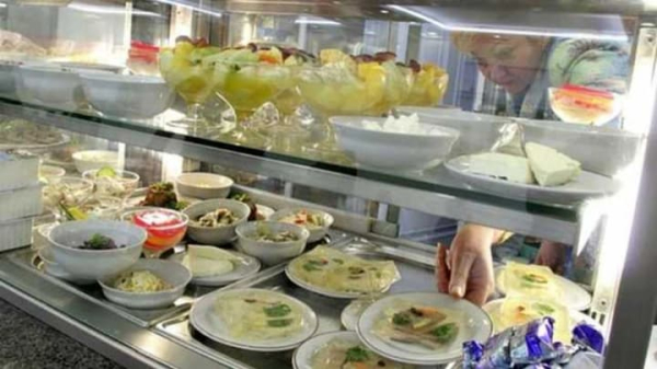 Парламентська їдальня під слідством через можливе отруєння депутатів.