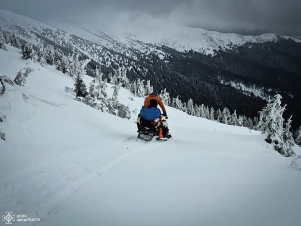 Пара мандрівників зледеніли і ледь не згинули від холоду в горах Чорногори.