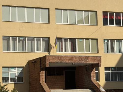 Багато учнів потрапили до шпиталю. Вибухова подія в ліцеї Дніпра під час занять