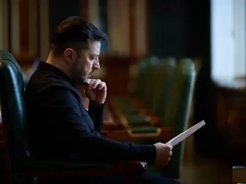 Президент нагородив двох енергетиків ДТЕК за працю під час обстрілів