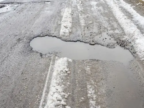 Коли полагодять вибоїни на трасах Київ – Одеса та Київ – Чоп: звіт агентства.