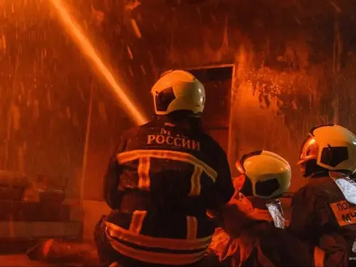 У Росії потяг з паливом зійшов з колії. Вражаючі кадри вибуху.