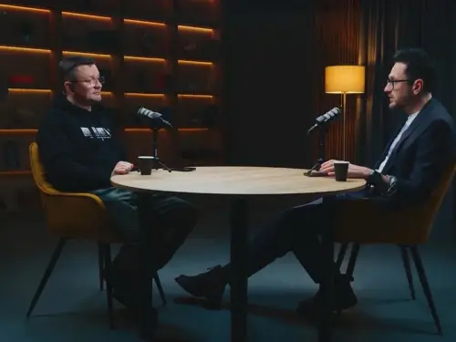 Ахметовський фонд презентував подкасти “ПроМене.ПроТебе” з Сікорою в ролі хоста