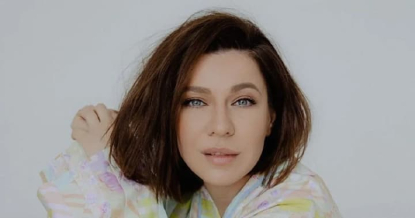 Зрадлива виконавиця Йолка зреклася українського громадянства й отримала російський паспорт.