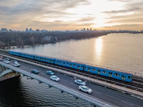 Лівобережжя Києва: метро не працює, води немає через знеструмлення.