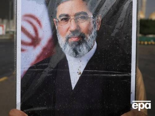 Хаменеї переживав, що його син може очолити країну, оскільки вважав його “не дуже тямущим” – медіа.