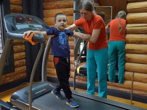 Фонд Ріната Ахметова: 10 років програмі “Відновлення для травмованих дітей”. Отримання підтримки.