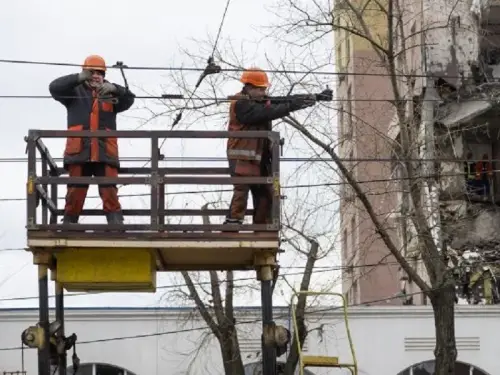 Минулого тижня ДТЕК повернув світло 219 тисячам родин, що постраждали від атак.
