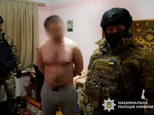 15 осіб під вартою за підозрою в розбещенні дітей; серед затриманих мати, котра фільмувала порно за участю трирічної дитини, – Нацполіція.