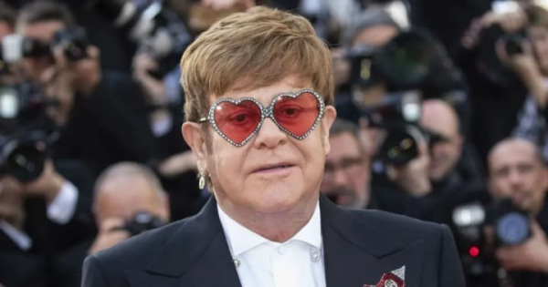 Елтон Джон оприлюднив сімейне фото з чоловіком і синами: знімок презентували в Національній портретній галереї Лондона