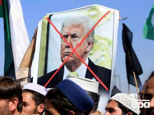 “Трампе, ти звільнений!” – промовив ЛГБТК+ діяч до американського лідера.