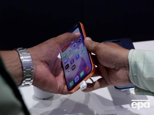 Українці заявили про отримання “пустушок” замість iPhone. Пояснення крамниць