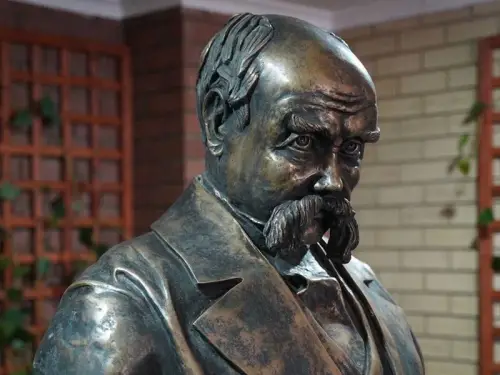 Ботсвана: перший в Африці монумент Шевченку. Зображення.