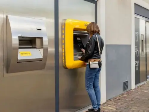 Нідерланди: хвиля вибухів біля банкоматів, є поранений