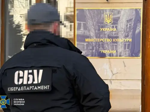 “Нехай вже впаде, зірветься”, “Путіна ще вихваляє”. СБУ схопила голову підрозділу Мінкультури