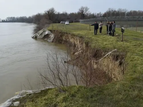 На Одещині зникає захисний вал. Загрожує прорив, під небезпекою – 100 тисяч осіб. Знімок.