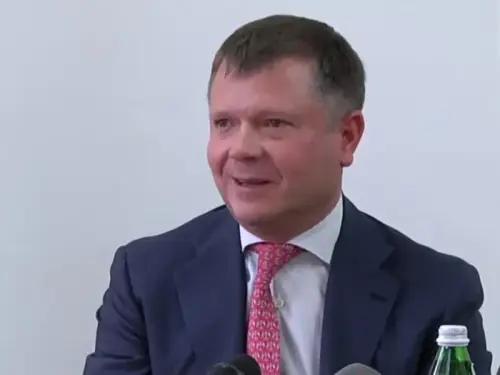 Розкрадання коштів у великому обсязі та відмивання незаконних прибутків. Жеваго отримав повідомлення про підозру у Франції.